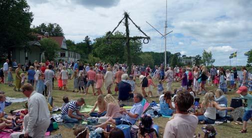 Istället för att gömmas i nedhukade, vindskyddade lägen i vikar och dalgångar och
