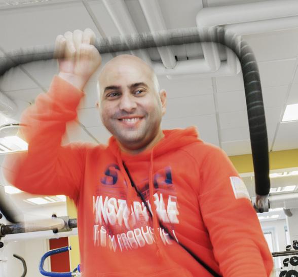 När någon drabbas av ett plötsligt oväntat hjärtstopp kan det innebära liv eller död för den, som drabbas. Du kan göra skillnad! Det är inte svårt att lära sig HLR.