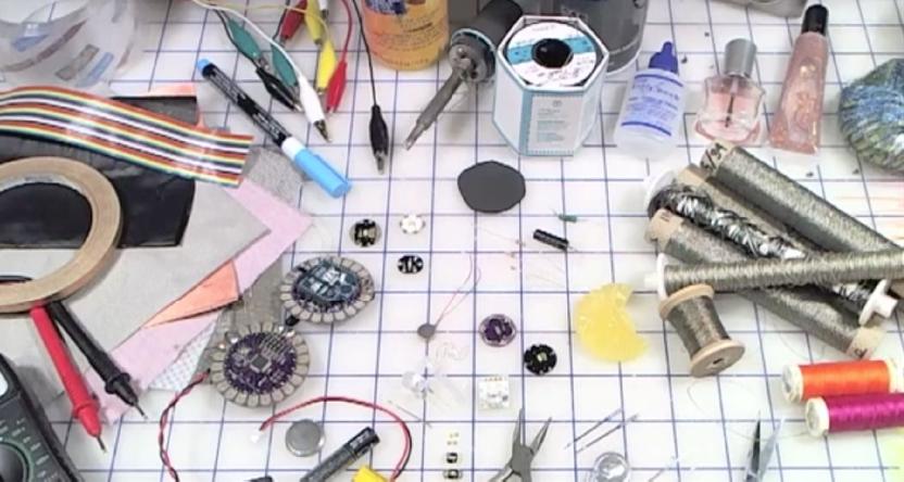 Tips! Becky Stern på Adafruit Youtube, sök e-textiles