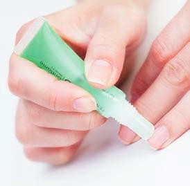 24696 120:- 79:- 6 P Klipp INTE dina nagelband Dina nagelband skyddar dina naglars rötter från skadliga bakterier.