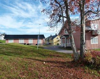 Senare tillkom mindre småhus för tjänstemän samt lamellhus med hyreslägenheter. Det mesta är från slutet av 1800-talet och början av 1900-talet med tillägg främst från 1950-60-talen.