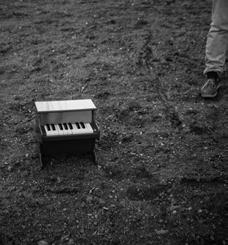 Feb. forts. 04 Lilla salen Samuel Löfdahl, elbas/kontrabas Examenskonsert master jazz Kompositioner av Samuel Löfdahl som inspirerats från hans tre år här på KMH.