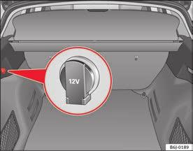 Säten och förvaring 127 Gäller modell: IBIZA ST Eluttag i bagageutrymmet* AUX-ingångsanslutning* Elektrisk utrustning kan anslutas till bilens 12-voltsuttag.