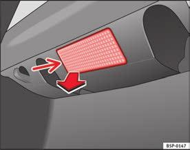 Om och när 251 Byta glödlamporna Dra glödlamporna utåt. Håll och tryck mot en av sidorna för att ta bort mittlampan.