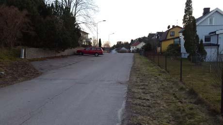 På parkeringsytan vid terrasshusen finns en befintlig garage-/förrådsbyggnad.