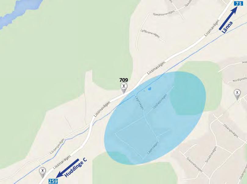 Tillfarten till området sker från Lissmavägen via Lagervägen. Idag ligger gatan rakt igenom en hästgård med bostadshus på ena sidan och stall på båda sidorna.