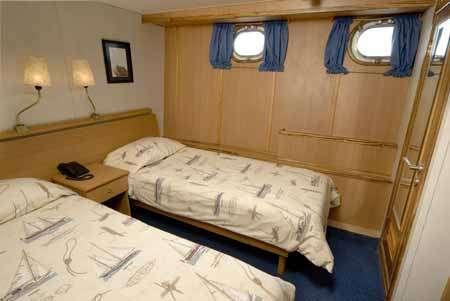 Bredd 9 meter Snorklingsutrustning Finns att låna gratis ombord.