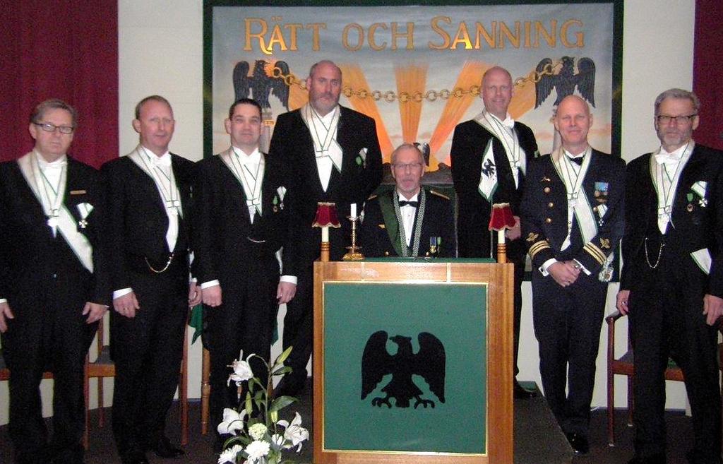 Åttonde graden den 22 november i Falköping Nya kommendörer från vänster: Sven Hellberg, logen Wester Gyllen, Tommy Jonsson, Jonas Andersson, Per Lovborn, Jonas Ek, Mikael Andersson och Hans-Åke