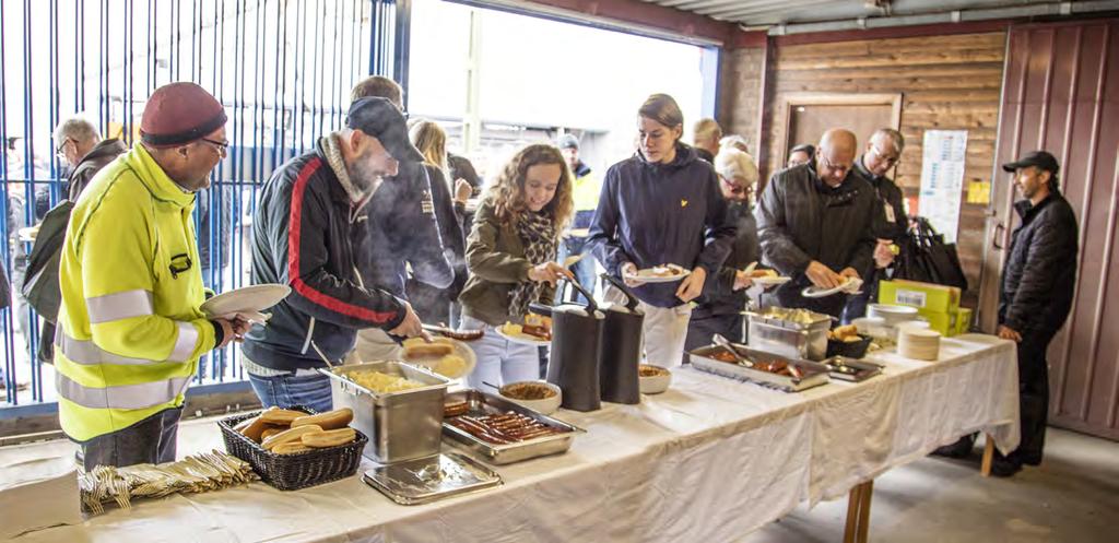 Närmare 140 personer skulle utspisas snabbt och smidigt.