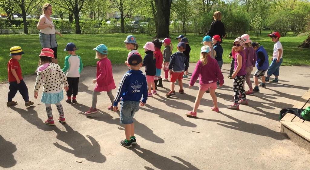 På vårfesten uppträdde vi med en dans: Tjej eller kille spelar ingen roll,