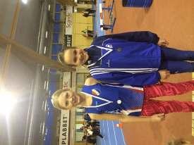Lovisa på prispallen tillsammans med trean Lidingös Victoria Psilander (silvertjejen hade åkt hem innan prisutdelningen) Länk till resultaten Scandic Indoor, Huddinge
