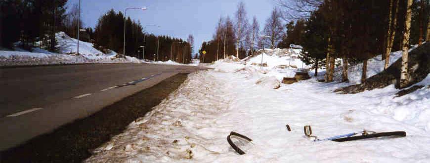mer motståndskraftig mot tjälskador jämfört med konventionella vägkonstruktioner med tät asfalt och dagvattenbrunnar.