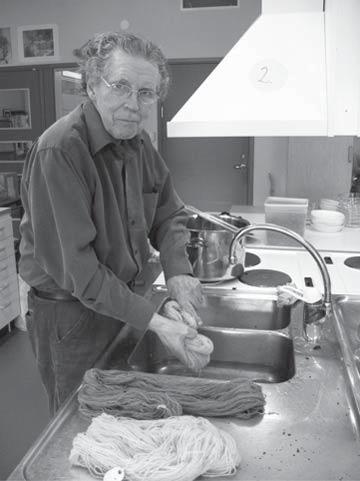 Hans Marklund biolog, pedagog och fotograf 1937-2016 SMF Just när naturen vaknade till liv slocknade livsgnistan hos naturkonstnären Hans Marklund.