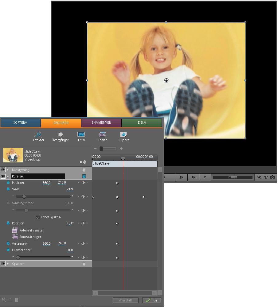 Använda effekter 157 Egenskapsvyn med effekten Rörelse markerad och monitorpanelen med klipphandtag markerat för skalning.