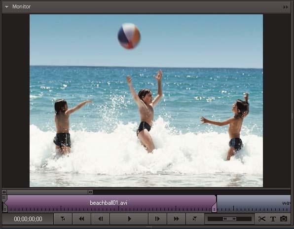Arbetsyta i Adobe Premiere Elements 17 Monitorpanelen Översikt över tidslinjen och scenvyn I tidslinjen och scenvyn kan du samla media i önskad ordning och redigera klipp.