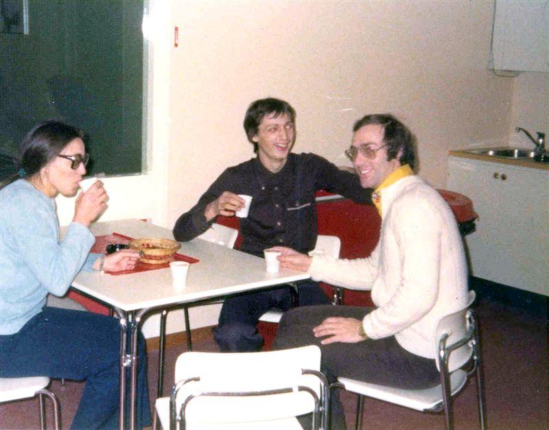 Skuldsiffran då var fullständigt vansinnig, men entusiasmen desto större En mycket glad Kurt Durewall gör den allra första volten på Teatergatan bland byggställningarna en sen natt i oktober 1976.
