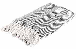 PLÄD KUBA PLÄD KUBA Klassisk pläd med fransar och utsökt kvalitet, 45% ull, 30% akryl, 20% polyester och 5% kashmir.