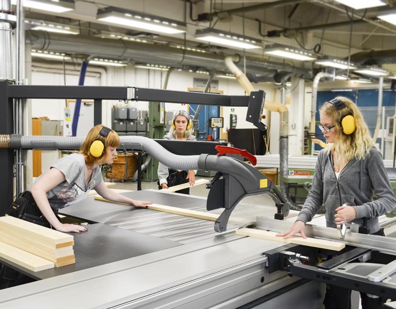 Bra att veta Yrkesutbildning ger högskolebehörighet Alla som läser ett yrkesprogram har rätt att läsa in högskole behörighet under gymnasietiden.