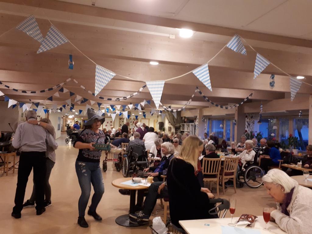 I baren serverades kort korv