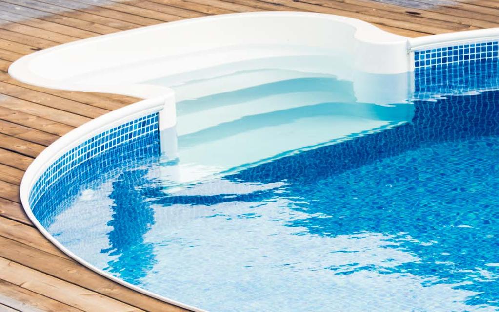 Stegar och räcken Trappor EN INBYGGD TRAPPA ger din pool det där lilla extra, gör i- och urstigningen lättare och erbjuder även perfekta sittplatser med olika djup vid poolkanten.