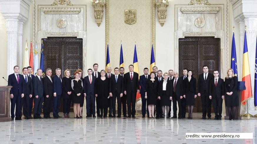 POLITIK Nato 2004 och EU 2007 (CVM-mekanism) EU-ordförande våren 2019 Liberal president sedan hösten 2014,