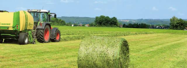 KRONEs fixkammarpressar ger överlägsen pressning i ensilage, hö och i halm med lugn och mjuk gång i alla grödor samtidigt som de