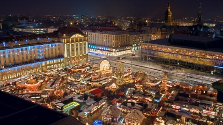 Den årliga och mycket berömda julmarknaden Striezelmarkt Moritzburg (11.2 km) ktslottet har en imponerade arkitektur från 1500-talet då det byggdes i vacker harmoni med dess fantastiska omgivningar.