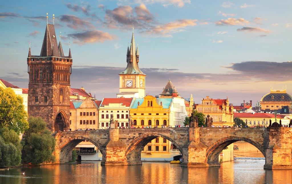 VACKRA PRAG Följ med och upplev vackra Prag! Staden som bjuder på allt vi förväntar oss av en storstad i form av historia, kultur, restauranger och goda shoppingmöjligheter.
