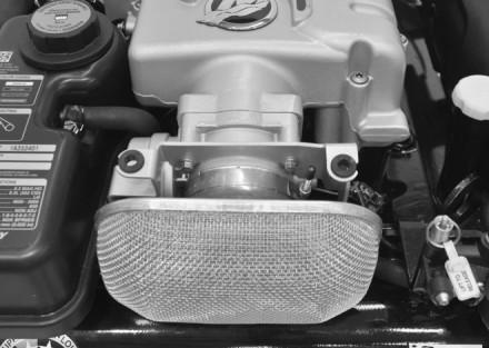 Byta ut ventilen för positiv vevhusventilation (PCV) Denna motor är utrustad med en ventil för