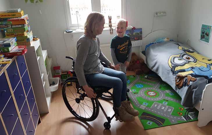 Adoptioner Adoptioner Det är inte i benen föräldraskapet sitter. Det handlar om känslomässig närhet, samtal och ömhet.