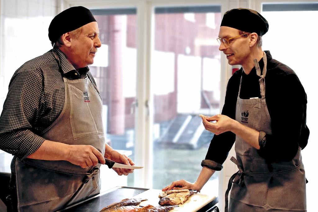 TEMA FISKFÖRÄDLING FISKTEAMET PÅ ELDRIMNER Bengt-Åke Nässén och Arvid Lorentzon har kul på jobbet.