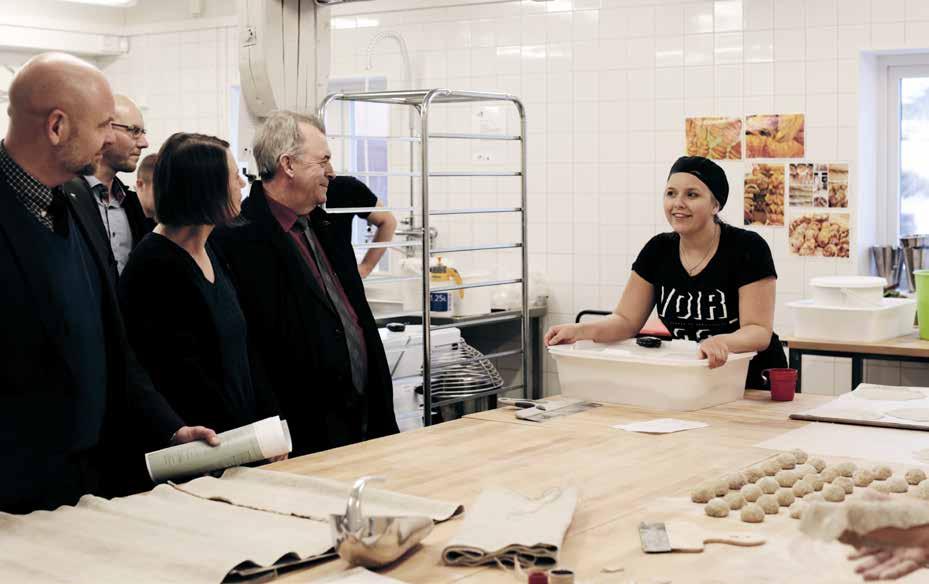 Ministern var mycket engagerad och nyfiken vid besöket som gav honom en inblick i Eldrimners betydelsefulla och omfattande verksamhet.