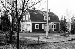 Källa: Lars Gustafsson j:r, Järfällaboken Stäkets gamla skola Stäketskolan är en av kommunens få äldre skolhus som är välbevarat sedan det byggdes 1916.
