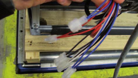 - anslut matarkabeln, pol L1, L2, L3, N, PE (starkström), bild 3a. Se anslutningstabell nedan - anslut shuntmotorns elkabel, pol 4, 5, 6, 7 (starkström), bild 3b. Se anslutningstabell nedan. - anslut elkabeln till radiatorsystemets cirkulationspump (starkström), bild 3e.