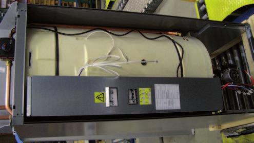 - anslut utomhusgivarens kabel, pol 15, 16 (svagström), bild 3b. Se anslutningstabell nedan.