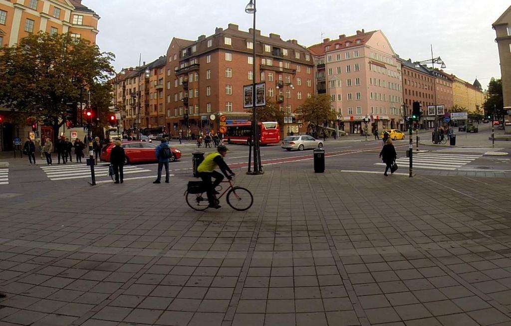 har registrerats är Holländsk höger, anländande mot rött, körning mot rött samt hur cyklisterna väljer att stanna vid stopplinjen. För orientering se Figur 14. Tabell 39.