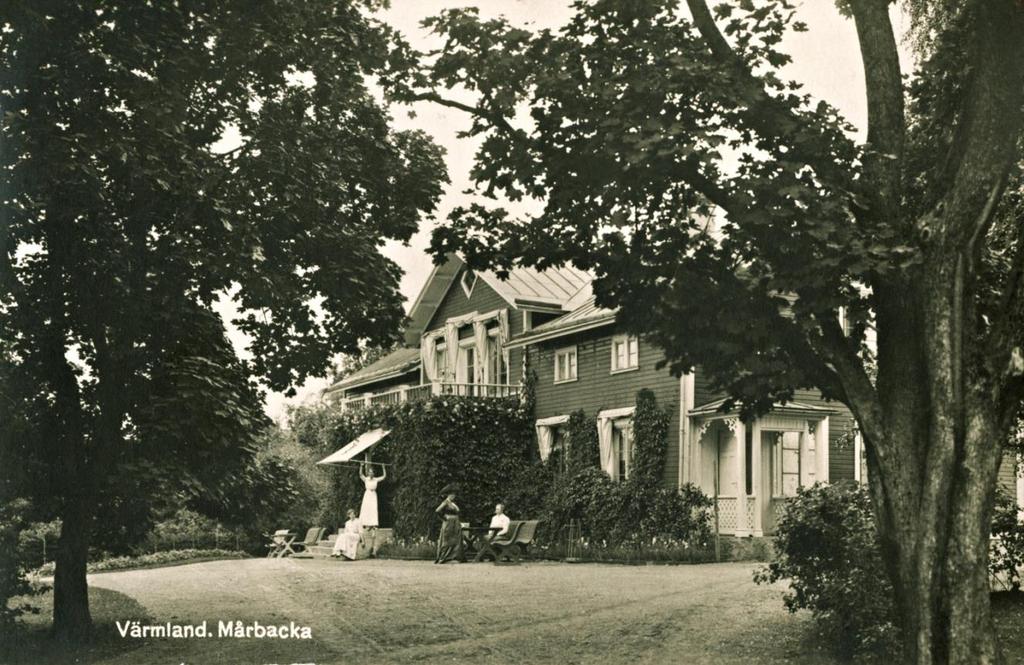 Återköpet 1908 Selma Lagerlöfs återköp av Mårbacka har fängslat många. När hon återsåg Mårbacka 1907 hade gården haft många ägare, och den var i nedgånget skick.