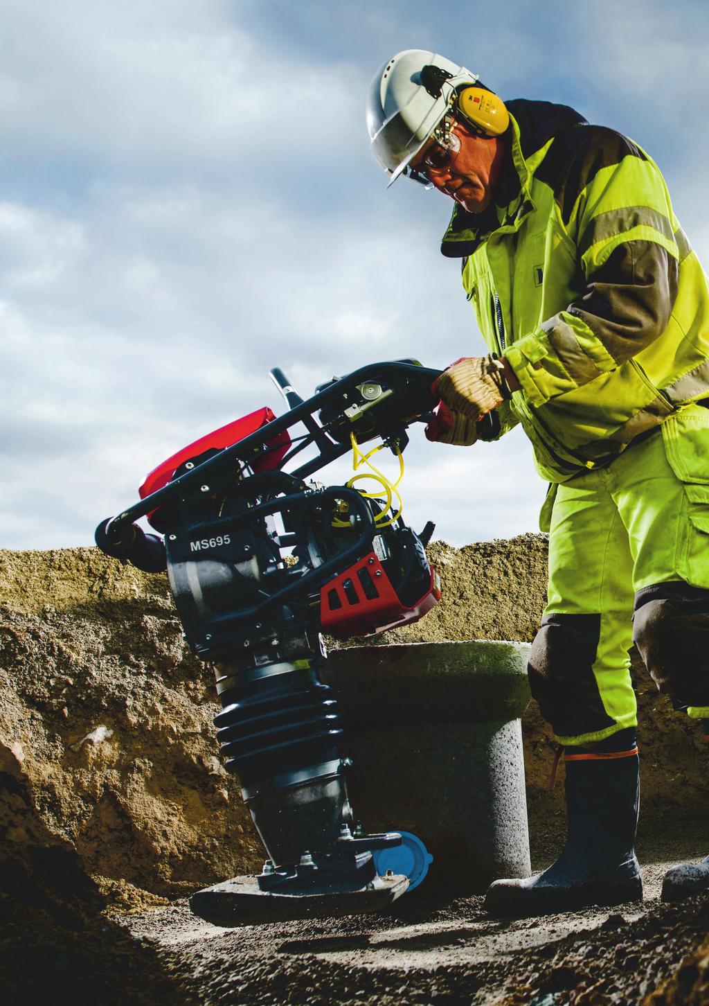 SPECIFIKATION CHICAGO PNEUMATIC HÅLLBAR UTRUSTNING VIBROPLATTOR Vibroplattorna från Chicago Pneumatic är byggda för att hålla.