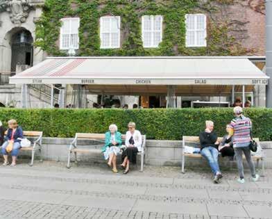 Uteserveringar Bord och stolar Uteserveringens möbler ska passa in i miljön, färg och form bör inte dominera stadsrummet.