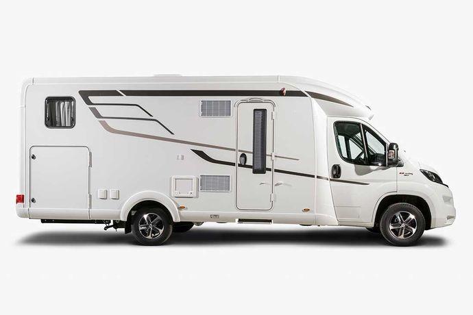 HYMER Tramp CL frontvy Frontvy av den halvintegrerade HYMER Tramp CL på Fiat-chassi