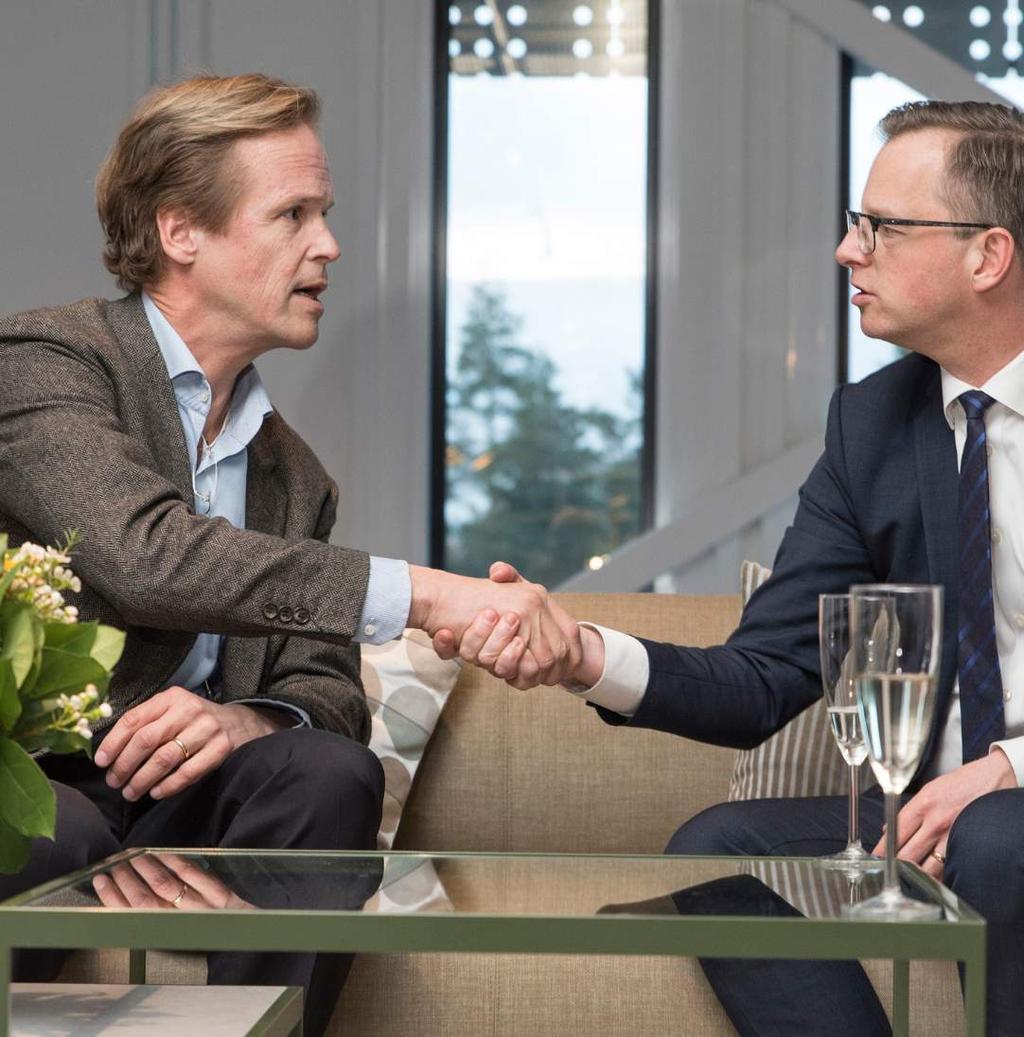 Bactiguards VD Christian Kinch tillsammans näringsminister Mikael Damberg. Bactiguard bjöd in näringsminister Mikael Damberg för att inviga vårt nya huvudkontor och produktionsanläggning.