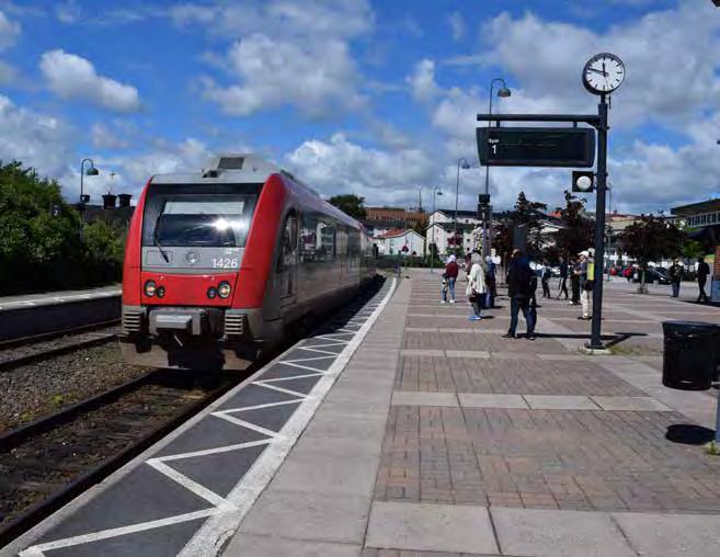 Linjen elektrifieras efter genomförda linjerätningar. Rikligt med mötesstationer är avgörande för att kunna skapa en effektiv och snabb trafik.