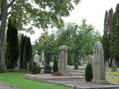 Flera av Jönköpings förgrundsfigurer omkring 1900 är gravsatta på kyrkogården. Här Alexander Lagermans grav, en av grundarna till tändsticksindustrin.
