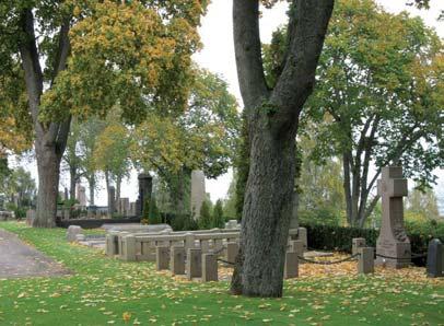 folkskollärarinnan och modern. Kulturhistorisk bedömning och karaktär Gravraden längs kyrkogårdens östra sida utgör kyrkogårdens mest enhetliga högreståndskvarter.