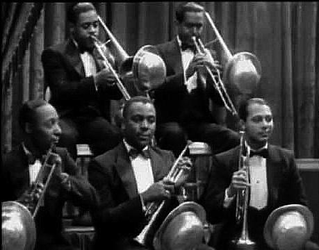 and Crescendo in Blue, 1937 års storartade orkesterverk, en undersökning av den klassiska 12-taktsbluesen. Ben Websters och Jimmie Blantons entré efter Europaturnén 1939 ger en catalyctic effect.