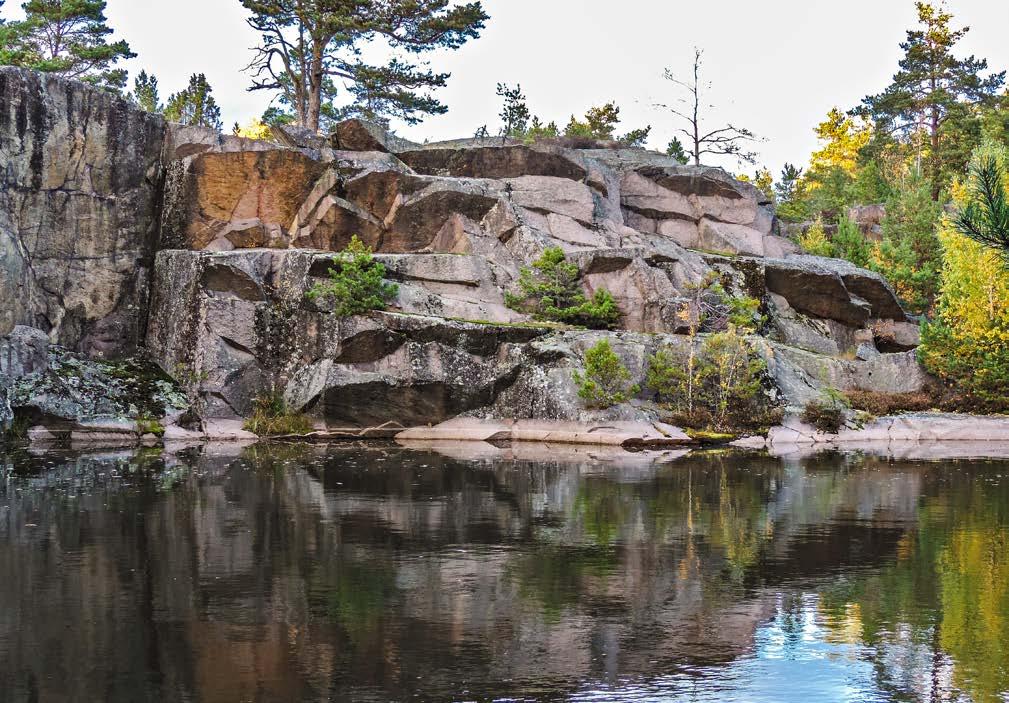 Stenbrott Foto: Agneta Anderson Brödlösa Ett stort kant- och gatstensbrott som fick sitt namn på grund av den sämre kvaliteten på berget här med många sprickor och slag.