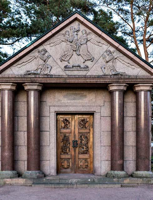 Firman kom på obestånd och mausoleet såldes år 1930. Det flyttades till Påskallaviks kyrkogård där det numera står.