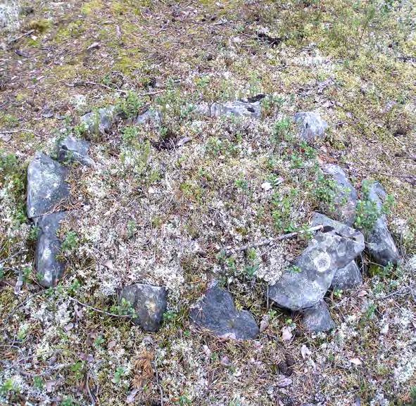 MÅLBILDER FÖR GOD MILJÖHÄNSYN friluftsliv och rekreation foto: tomas kuhmunen foto: mattias persson Lämningar efter äldre tiders renskötsel Inom renskötselområdet finns många olika typer av lämningar.
