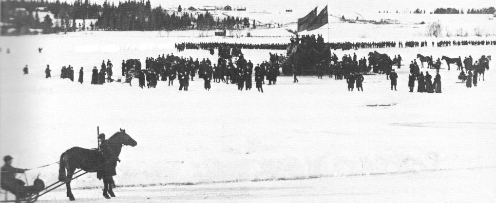 Travtävlingar på Möckelns is var uppskattade tillställningar av både hästägare och publik fungerade den som skolsal på dagtid.