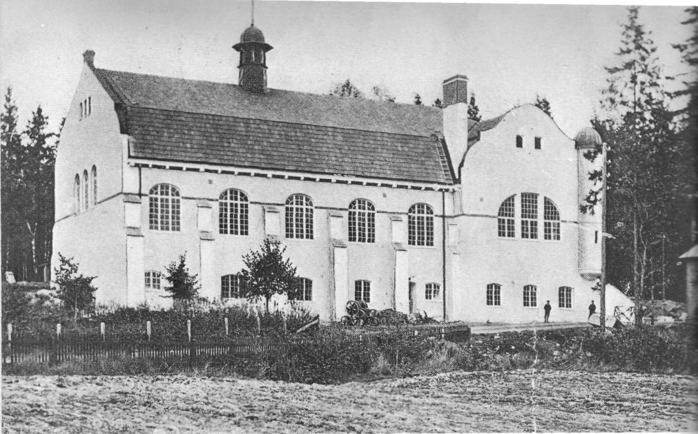 Bofors samlingshus, uppfört 1908, blev brukets bidrag till samlingslokaler. Dit förlades ofta konserter, föreläsningar och även fester. Dessutom fanns gymnastiksal i byggnaden.